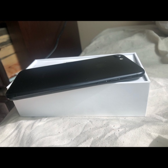 iPhone 7 - Picture 4 of 6